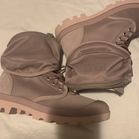 palladium boots beige